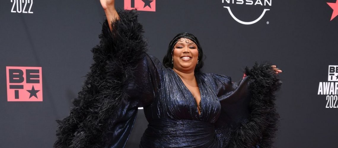 01-lizzo-bet-awards-2022-billboard-1548.jpg