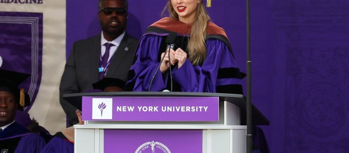 02-taylor-swift-nyu-graduation-billboard-1548.jpg