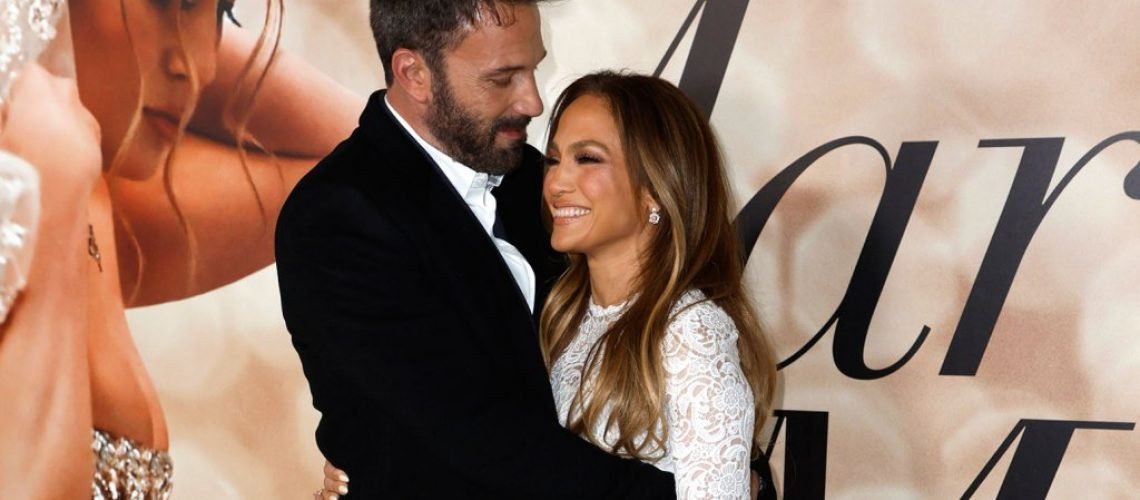 Ben-Affleck-and-Jennifer-Lopez-marry-me-2022-billboard-1548.jpg