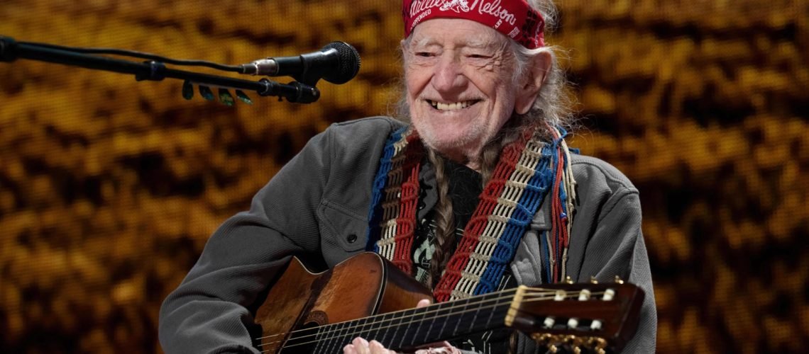 Willie-Nelson-Returning-July-4th.jpg