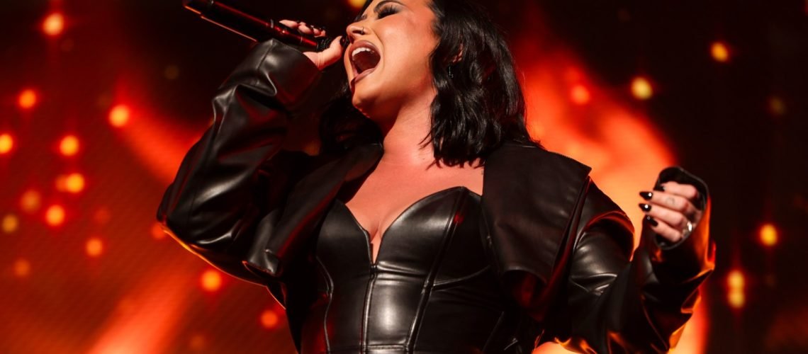 demi-lovato-touring.jpg