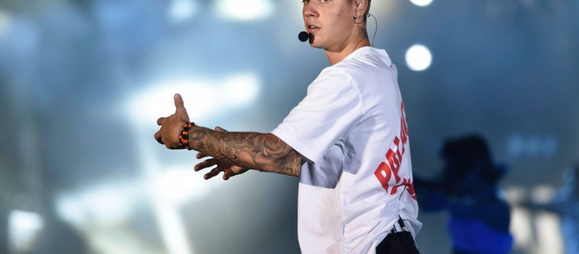 justin-bieber-mumbai-2017-live-billboard-1548.jpg