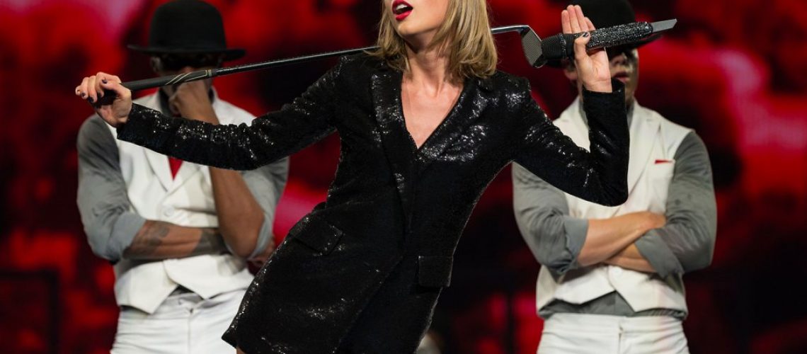 taylor-swift-1989-tour-la-2015-billboard-1548.jpg