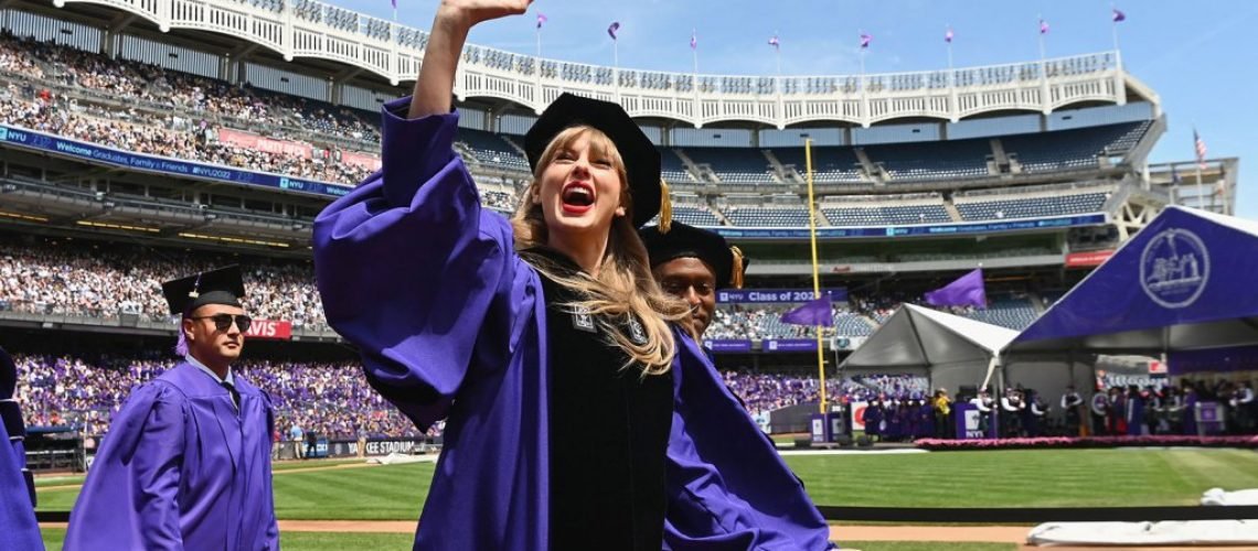 taylor-swift-nyu-graduation-billboard-1548.jpg